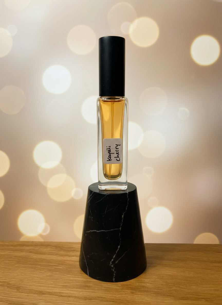 Inspirerad av Kayali Lovefest Burning Cherry 48